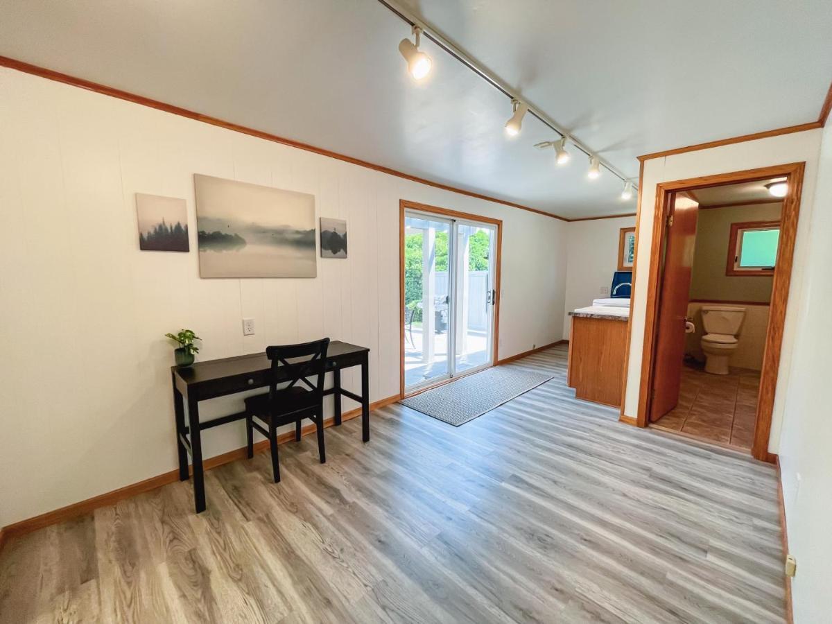 3 Bedroom Outside Of Berlin, Patio With Hot Tub!